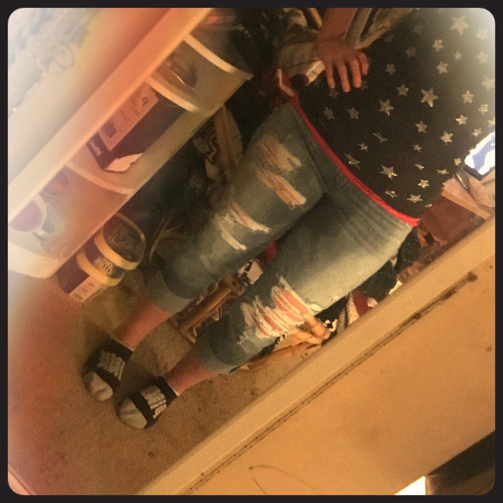American eagle distressed capri's